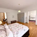 Grossraeumige Altbauwohnung Nahe Zentrum