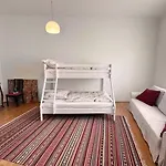 Grossraeumige Altbauwohnung Nahe Zentrum