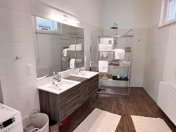 Apartment Grossraeumige Altbauwohnung Nahe Zentrum
